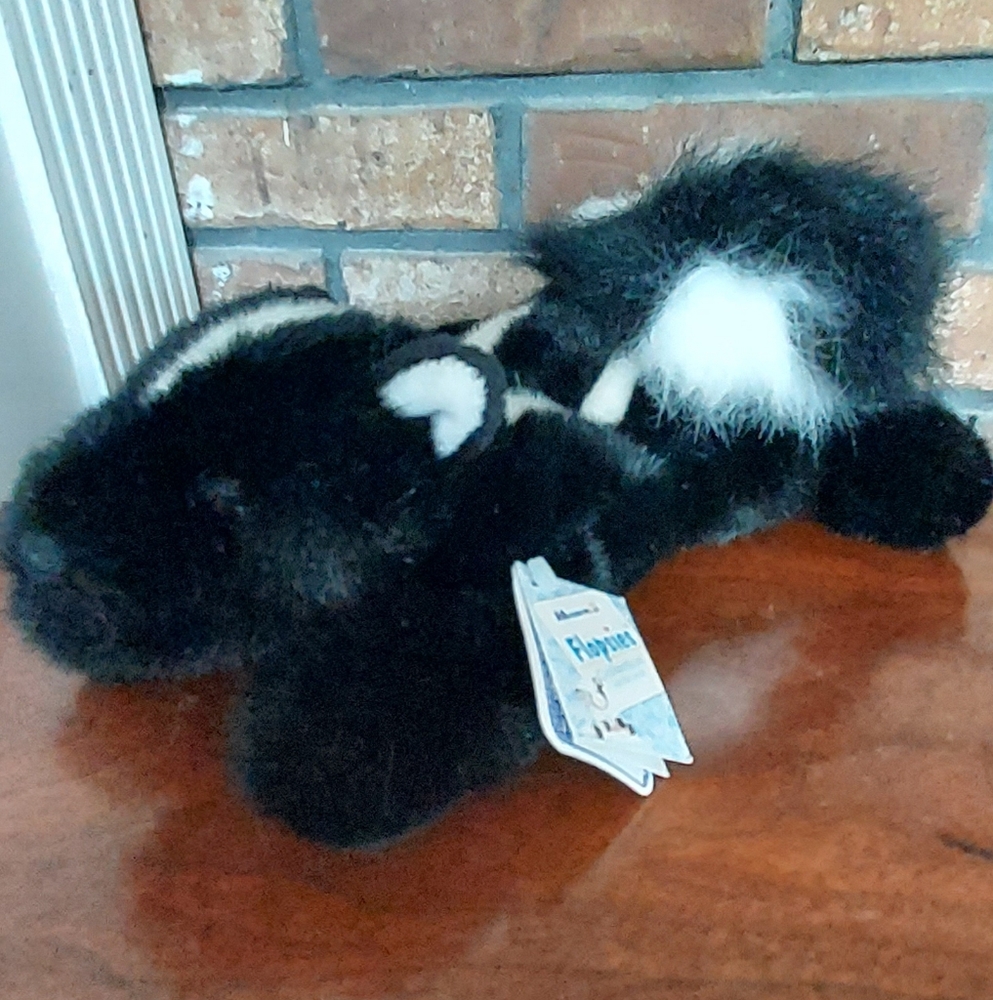 A&A Flopsies Collection Scentuous Skunk Bean Filled Plush Animal Tag 12" Lying